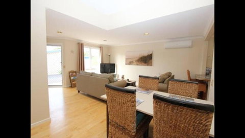 Self Contained Unit Close To The Beach - Mackay Tourism 0