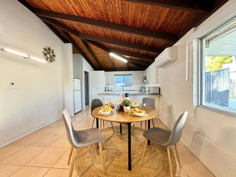 Serene 3-bdr Crestmead Residence - Mackay Tourism 0