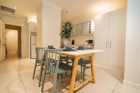 Serene On Grenfell Adelaide - Mackay Tourism 1