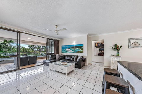 Shelby On Eshelby - Mackay Tourism 0