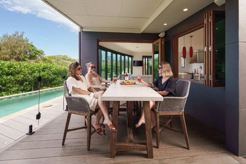 Shelly Beach Seaside Home A - Mackay Tourism 3