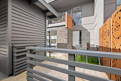 Shore Place 3 Br Serenity - Golf Course Views - Free Parking - Mackay Tourism 3