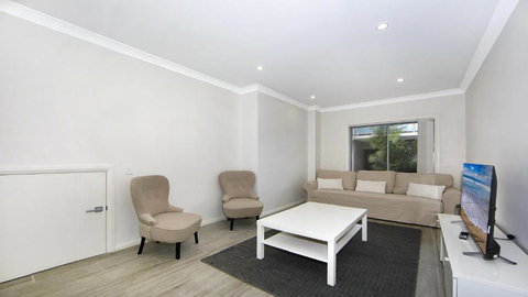 Shoreline Retreat Booker Bay - Mackay Tourism 0