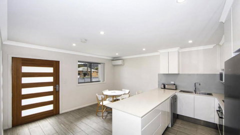 Shoreline Retreat Booker Bay - Mackay Tourism 3