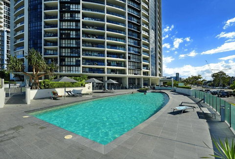 Sierra Grand Deluxe 1 Bedroom Apartment - CoastHM - Mackay Tourism 0