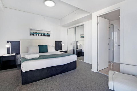 Sierra Grand Deluxe 1 Bedroom Apartment - CoastHM - Mackay Tourism 3