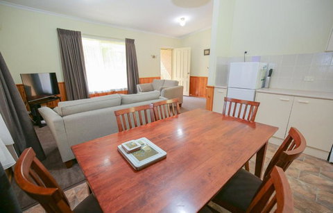 Silver Birches Holiday Village - Unit 10 - Mackay Tourism 1