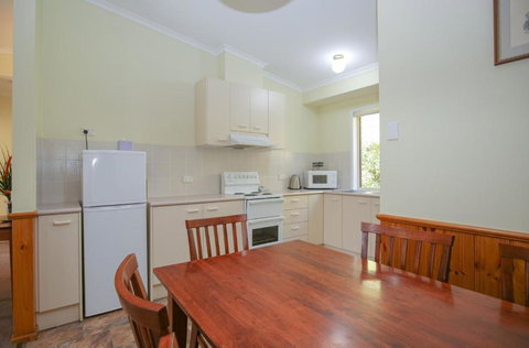 Silver Birches Holiday Village - Unit 10 - Mackay Tourism 2