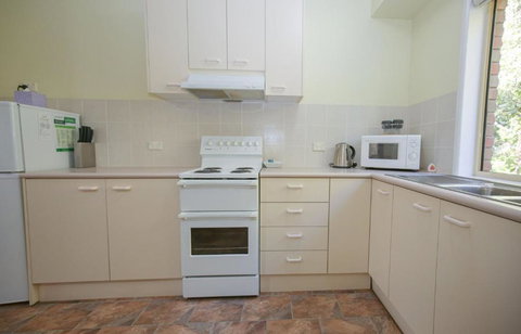 Silver Birches Holiday Village - Unit 10 - Mackay Tourism 3