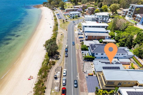 Silver Sands, 29 Victoria Pde Water Views And Across The Road To The Water - Mackay Tourism 0
