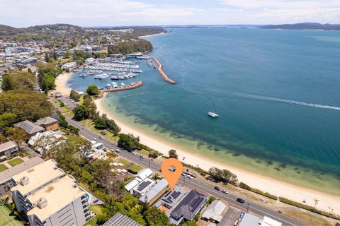 Silver Sands, 29 Victoria Pde Water Views And Across The Road To The Water - Mackay Tourism 1