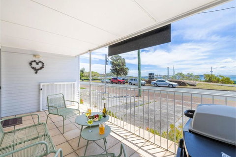 Silver Sands, 29 Victoria Pde Water Views And Across The Road To The Water - Mackay Tourism 2