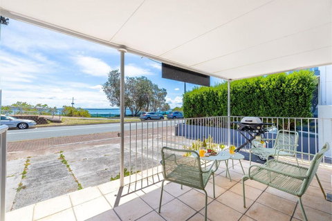 Silver Sands, 29 Victoria Pde Water Views And Across The Road To The Water - Mackay Tourism 3