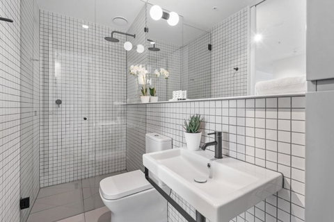 Sleek South Melbourne Pad 1-Bed By Albert Park - Mackay Tourism 3