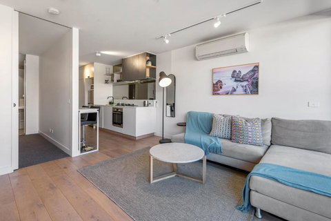 Sleek South Melbourne Pad 1-Bed By Albert Park - Mackay Tourism 0