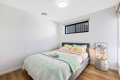 Spacious Urban Oasis In Throsby Canberra - Mackay Tourism 2