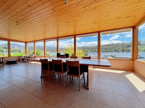 Stunning Water Front View House At Kettering - Mackay Tourism 0