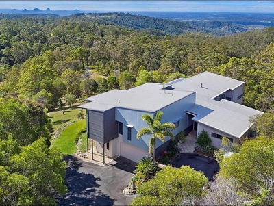 Surrounding areas allow you to do as little or as much as you like