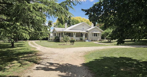 The Avenue Anahdale - Hidden 2.7 Acre Estate In Town - Mackay Tourism 0