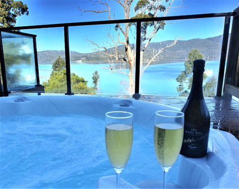 The Beach House- Private Jacuzzi And Wood Fire! - Mackay Tourism 0