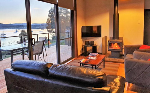 The Beach House- Private Jacuzzi And Wood Fire! - Mackay Tourism 1