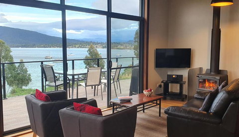 The Beach House- Private Jacuzzi And Wood Fire! - Mackay Tourism 2