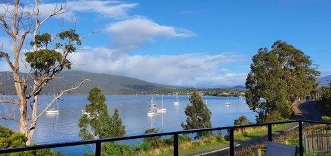 The Beach House- Private Jacuzzi And Wood Fire! - Mackay Tourism 3