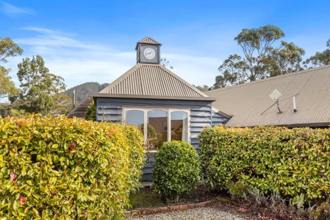 The Clocktower - Serene Stay At Herons Rise Vineyard - Mackay Tourism 0