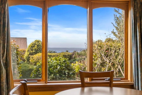 The Clocktower - Serene Stay At Herons Rise Vineyard - Mackay Tourism 1
