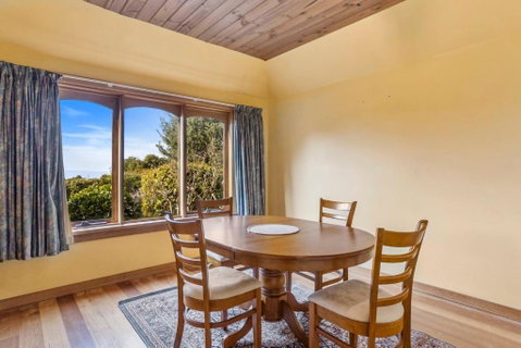 The Clocktower - Serene Stay At Herons Rise Vineyard - Mackay Tourism 3
