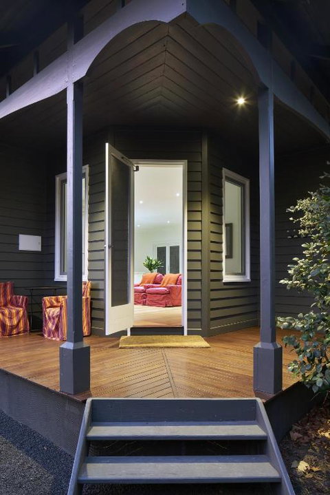 The Cottage At Bolobek - Mackay Tourism 1