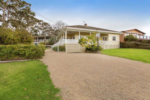 BEACHSIDE GETAWAY - DROMANA - Mackay Tourism 0