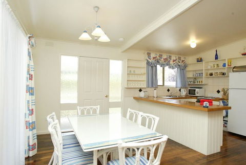 Beachwalk Cottage - Mackay Tourism 0