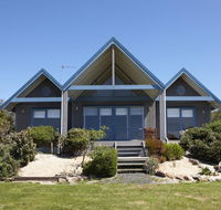 Bear Gully Coastal Cottages - Mackay Tourism