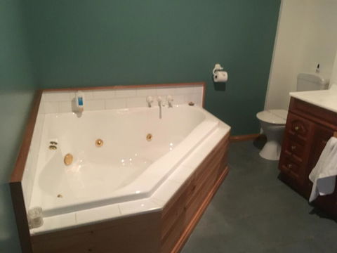 Beaumaris Beach Guest House - Mackay Tourism 0