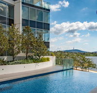 Beautiful Modern Lake View Apartment - Mackay Tourism