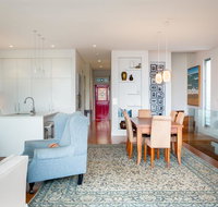 Beautiful Renovated Home With Water Views and Yard - Mackay Tourism