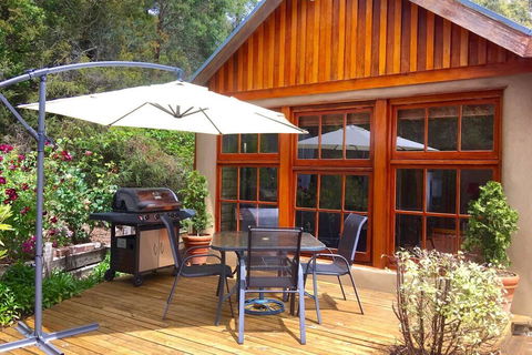 BEAUTIFUL RETREAT - 20 Mins To CBD And Only 10 Mins To MONA! - Mackay Tourism 1