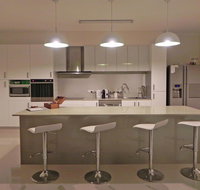 Beautifully Appointed Large Family Home - Mackay Tourism