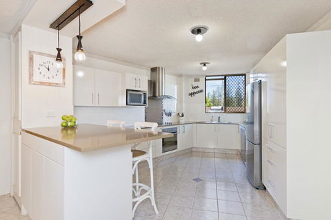 Beauty At The Beach - Modern Beachfront Apartment - Mackay Tourism 2