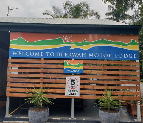 Beerwah Motor Lodge - Mackay Tourism 0