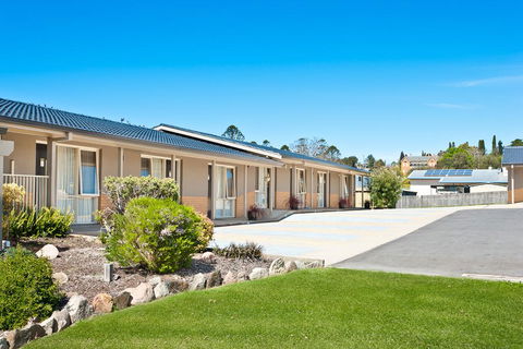Bega Village Motor Inn - Mackay Tourism 0