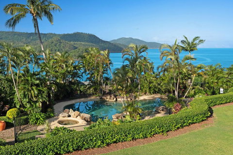 Bella Azure Two Bedroom Two Bathroom Spacious Ocean-view Apartment With Golf Buggy - Mackay Tourism 1