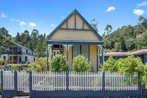 Benvenuti, To Comstock Cottage - Mackay Tourism 2