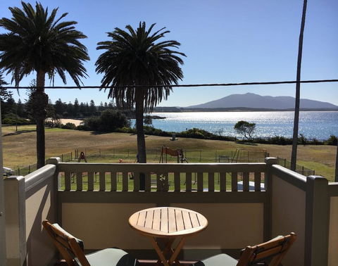Bermagui Beach Hotel - Mackay Tourism 0