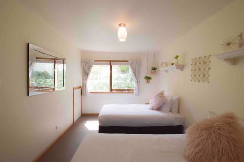 Best Location In Hobart! Luxury 4 Bedroom With Stunning Views - Mackay Tourism 3