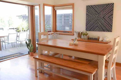 Best Location In Hobart! Luxury 4 Bedroom With Stunning Views - Mackay Tourism 2