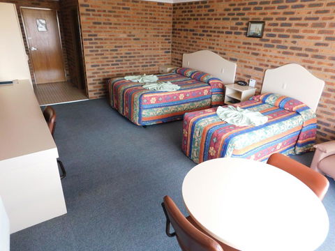 Big Trout Motel - Mackay Tourism 1