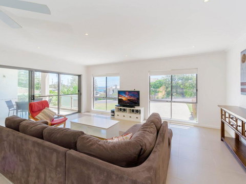 Bimbadeen Unit 3 - Across From The Beach - Lift In Complex - Mackay Tourism 2