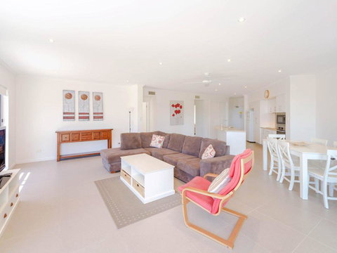 Bimbadeen Unit 3 - Across From The Beach - Lift In Complex - Mackay Tourism 1